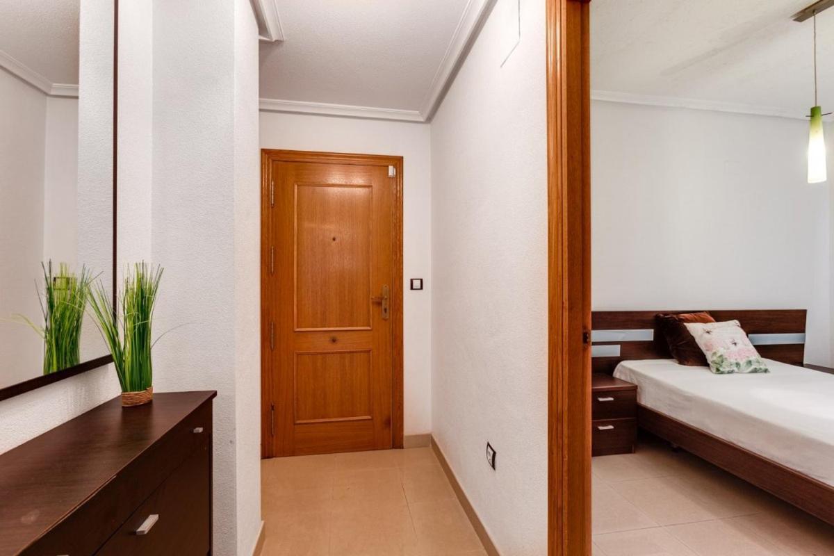 Nice Apartment With Terrace On The Los Locos Beach Torrevieja Kültér fotó