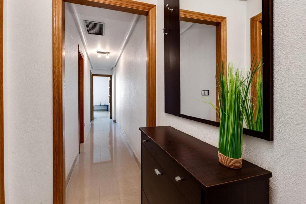 Nice Apartment With Terrace On The Los Locos Beach Torrevieja Kültér fotó